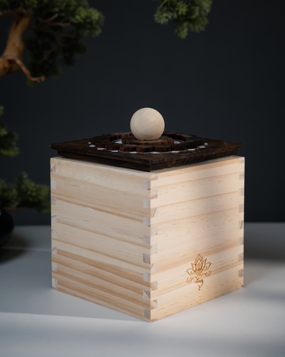 The Square in natural pine